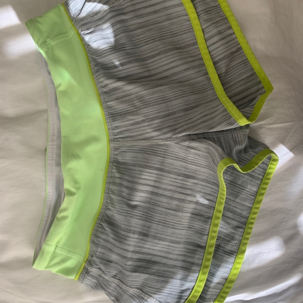 GUC lulu shorts. Rare pattern